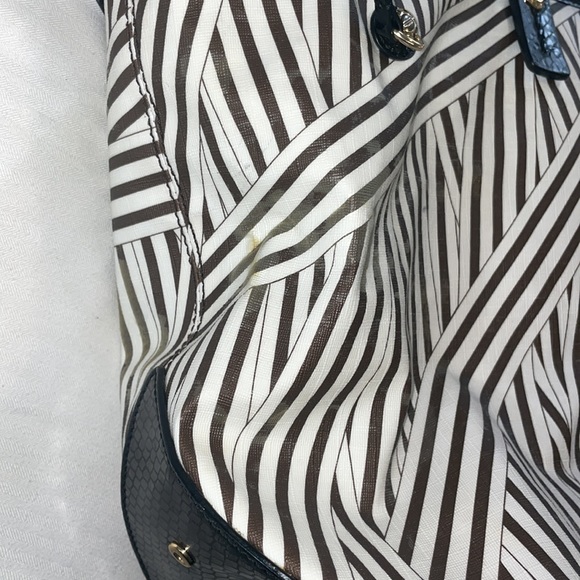 HENRI BENDEL disturbed stripe tote ๐ - Picture 9 of 16